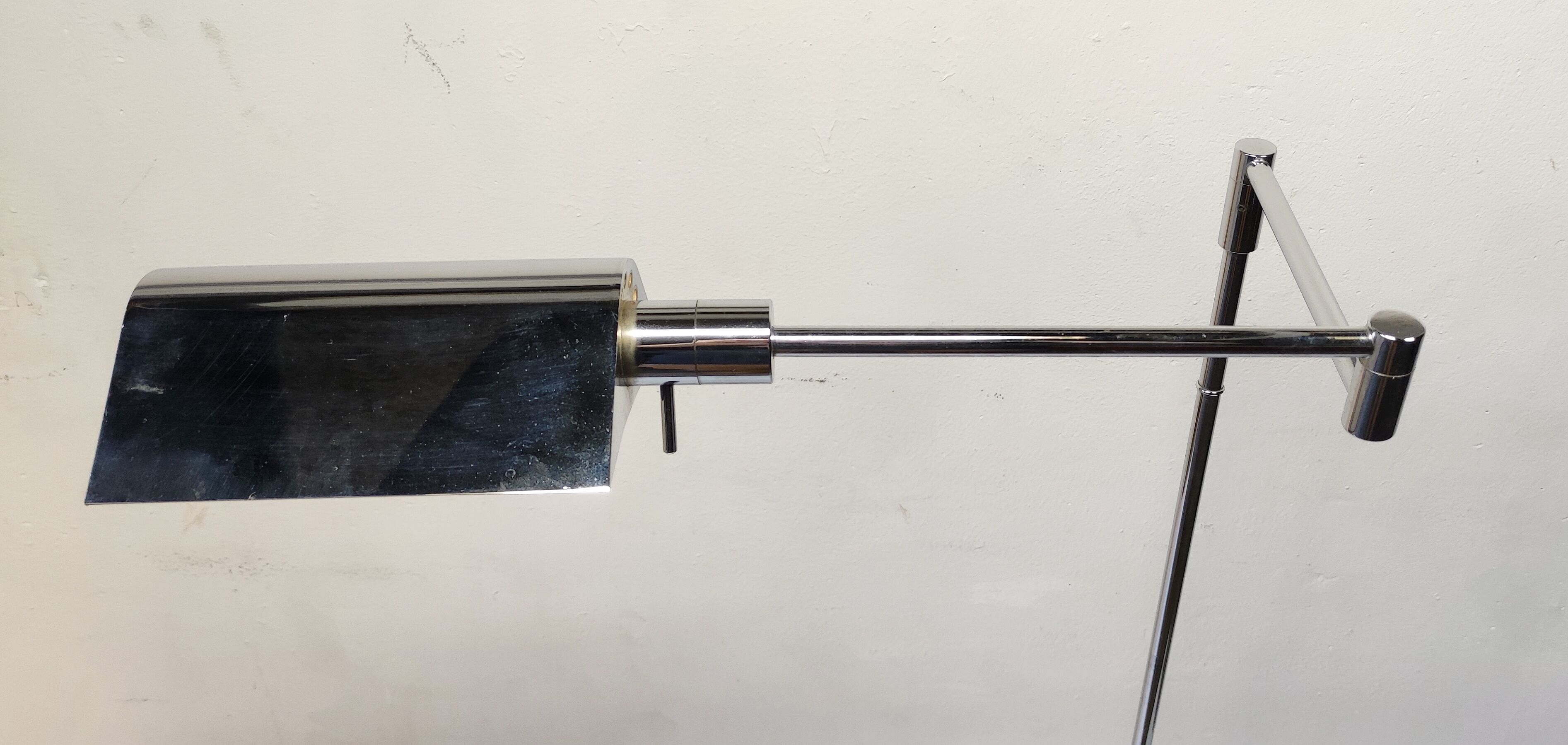 Adjustable and steerable reader lamp 80s