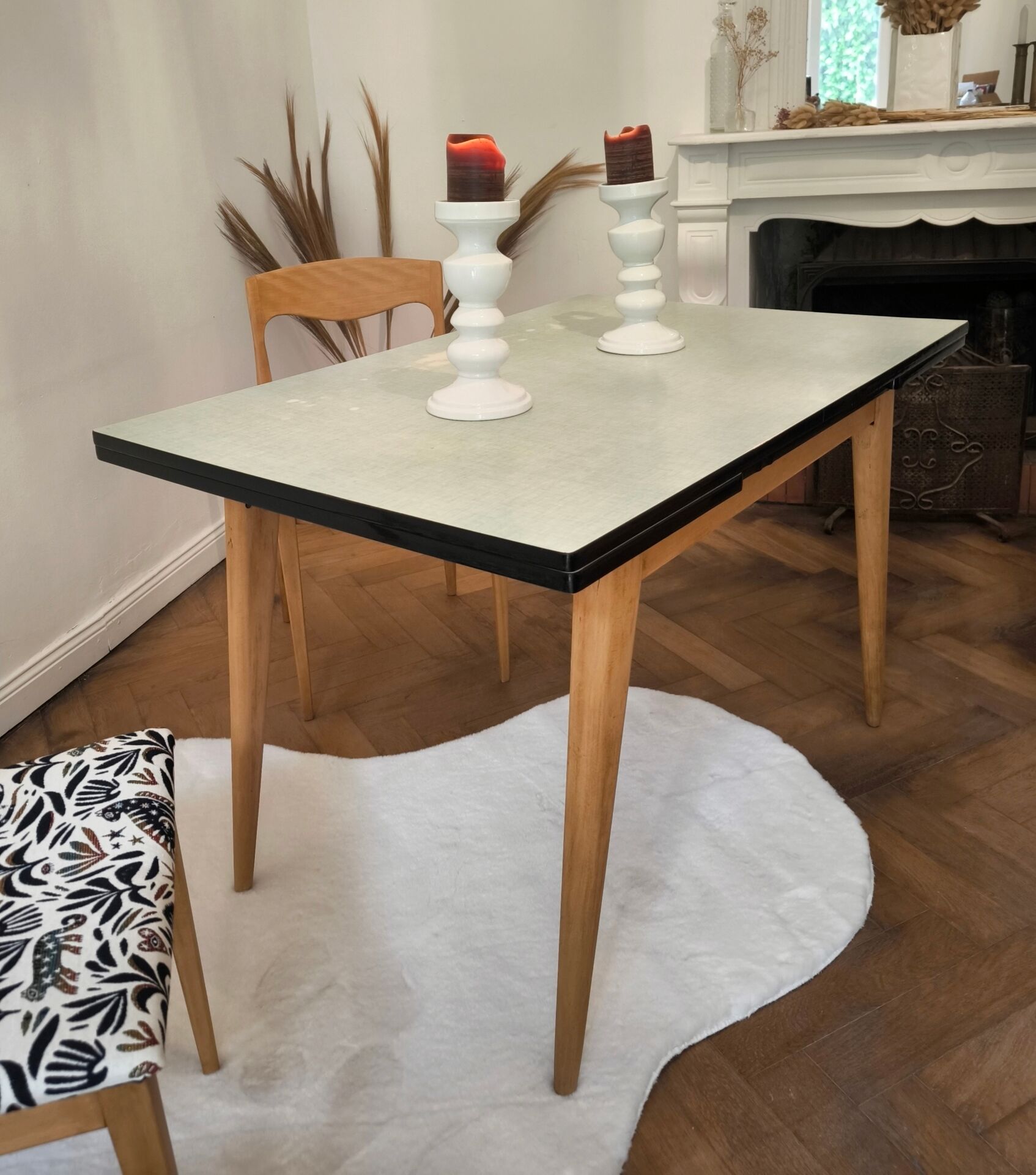 Vintage table in aqua Formica with extensions – Wooden legs