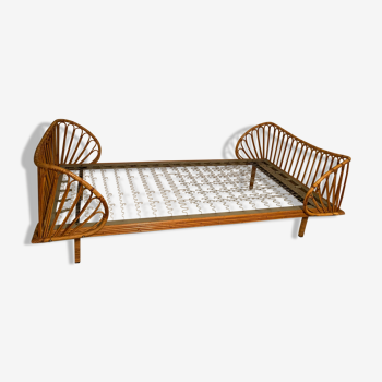 Rattan bed