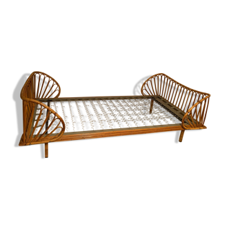 Rattan bed