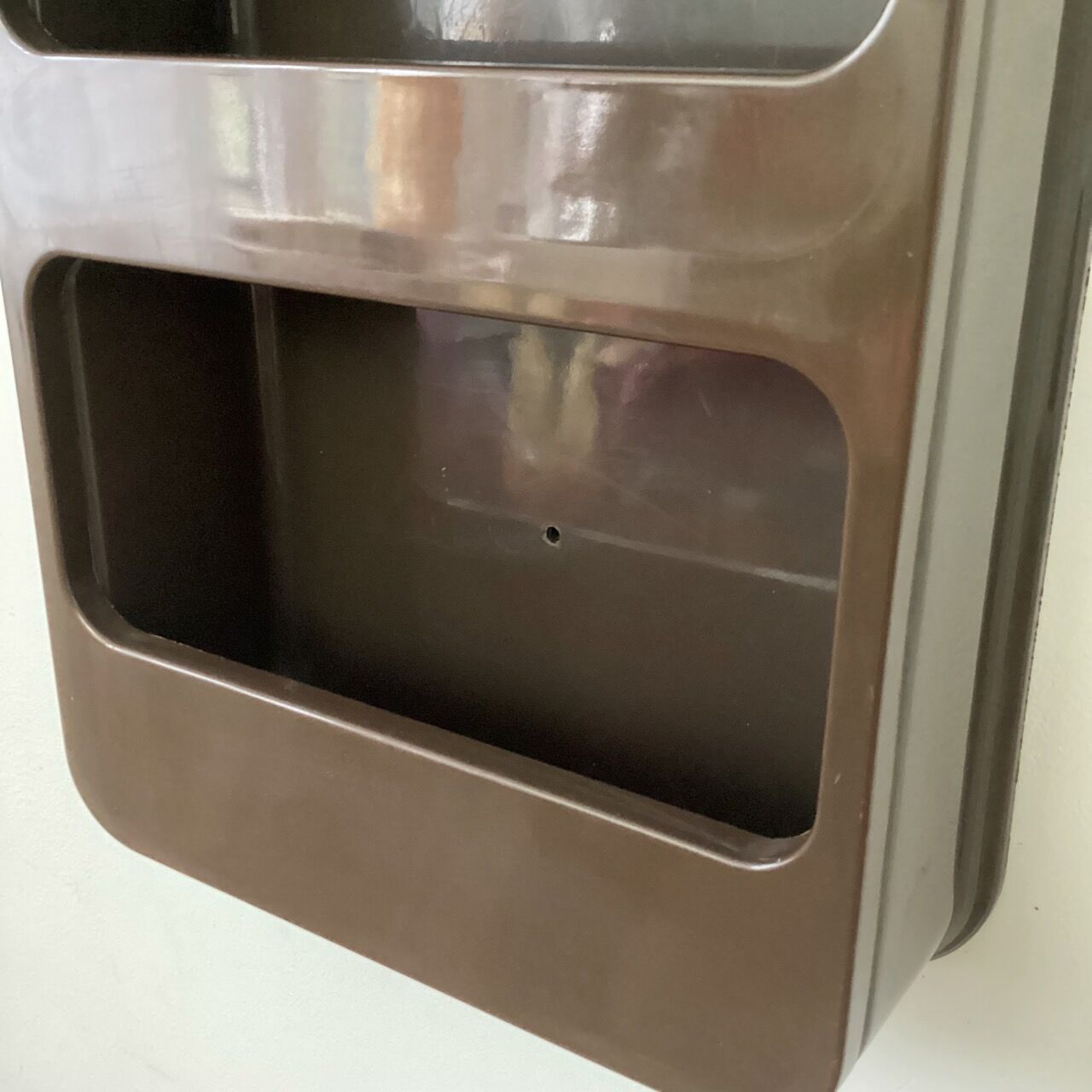 Brown plastic wall shelf Janlin Viaud