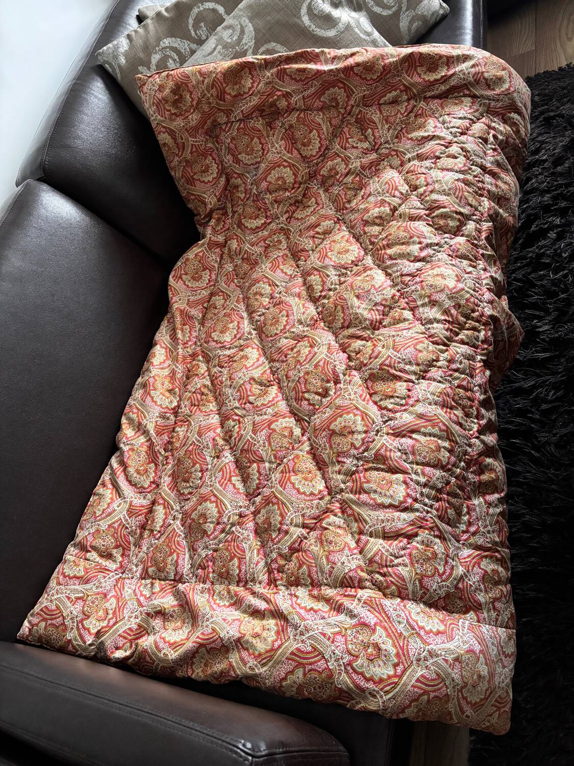 Vintage duvet/bedspread with a paisley pattern.