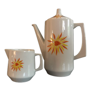 Coffee maker and milk jug
