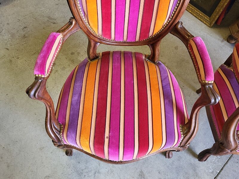 Pair of armchairs louis philippe medaillon walnut of the xix th century