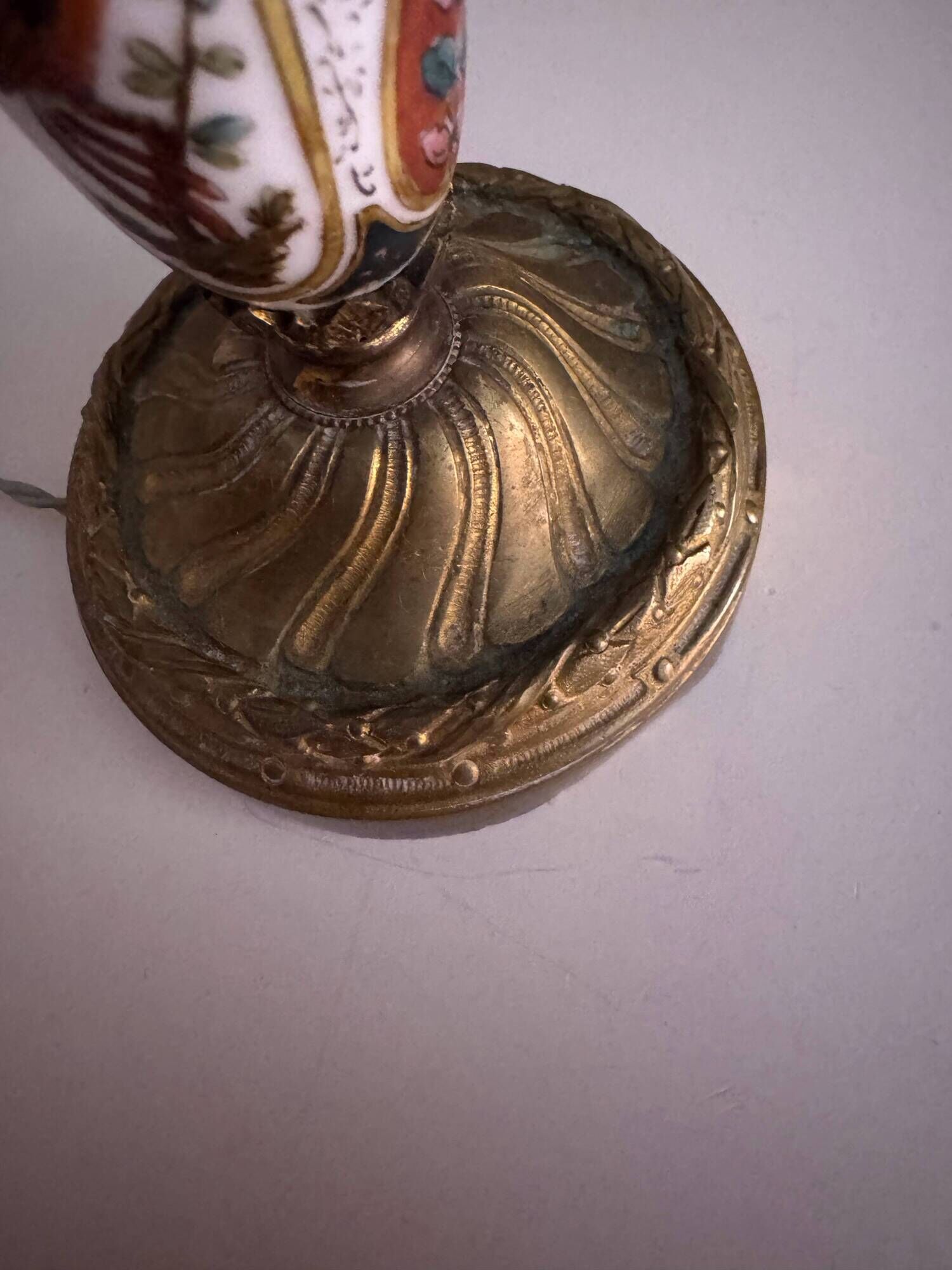 Antique lamp in enamelled porcelain and bronze
