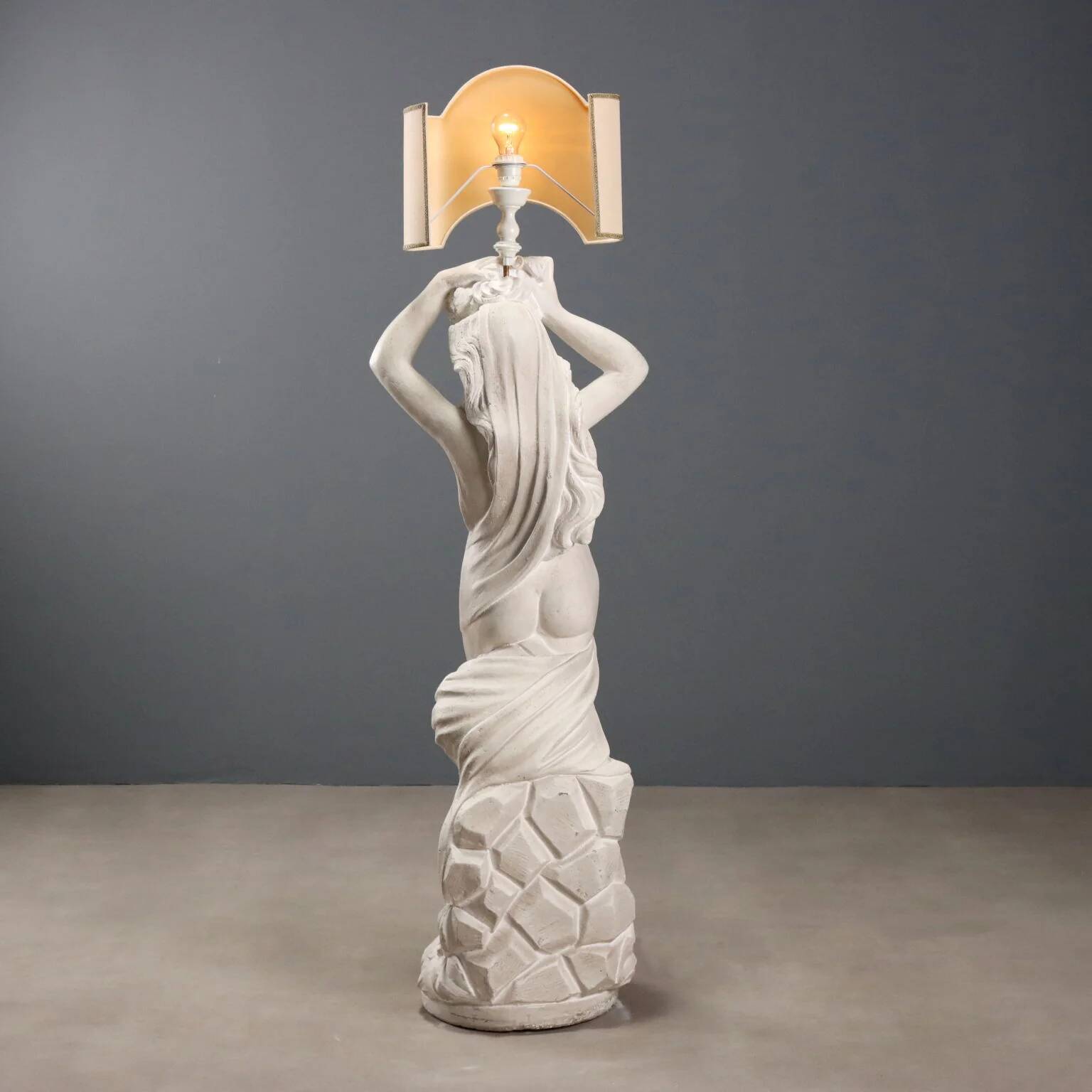 Antique floor lamp statue of a Nereid in concrete, 20th century.
