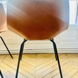 2 chaises tonneau en cuir Pierre Guariche