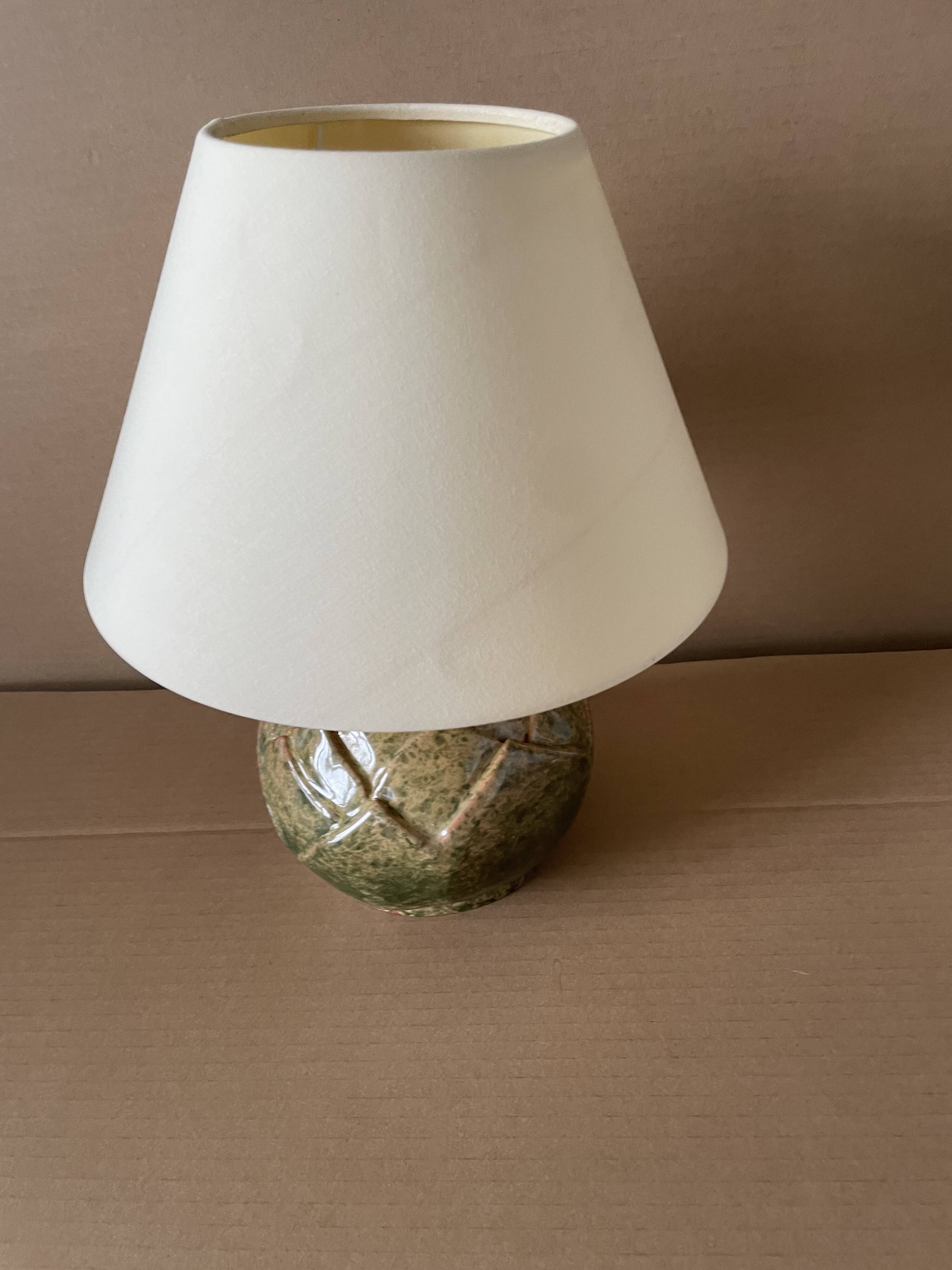 Ceramic table lamp