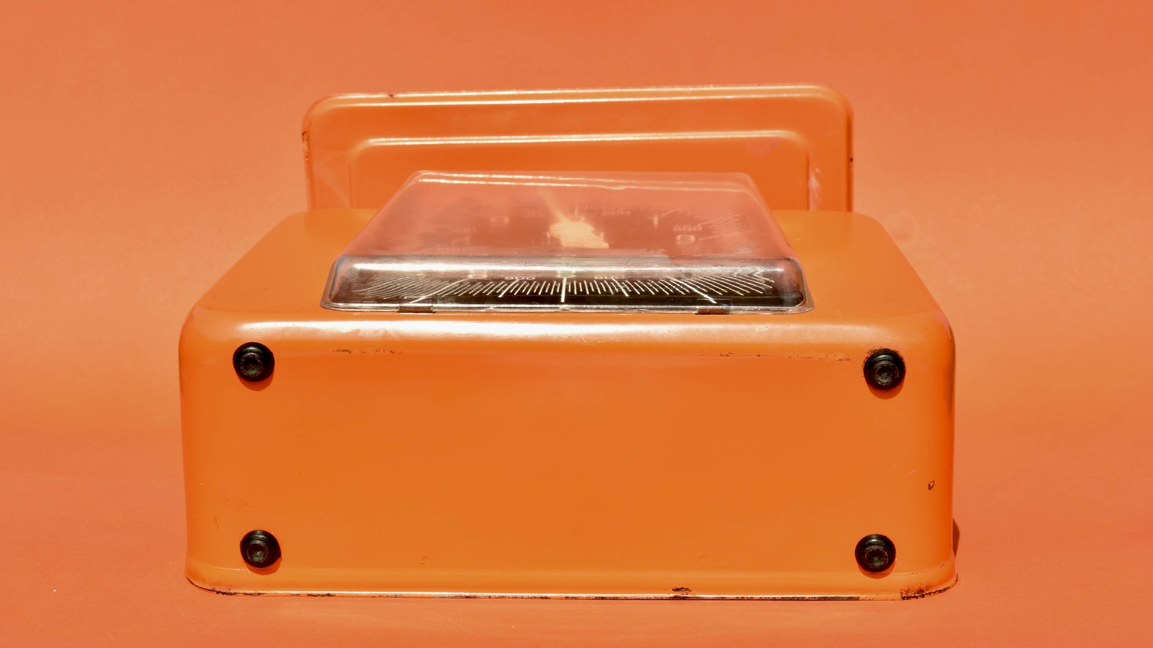Stube - vintage household scale in orange painted metal - force 10 - 1960s