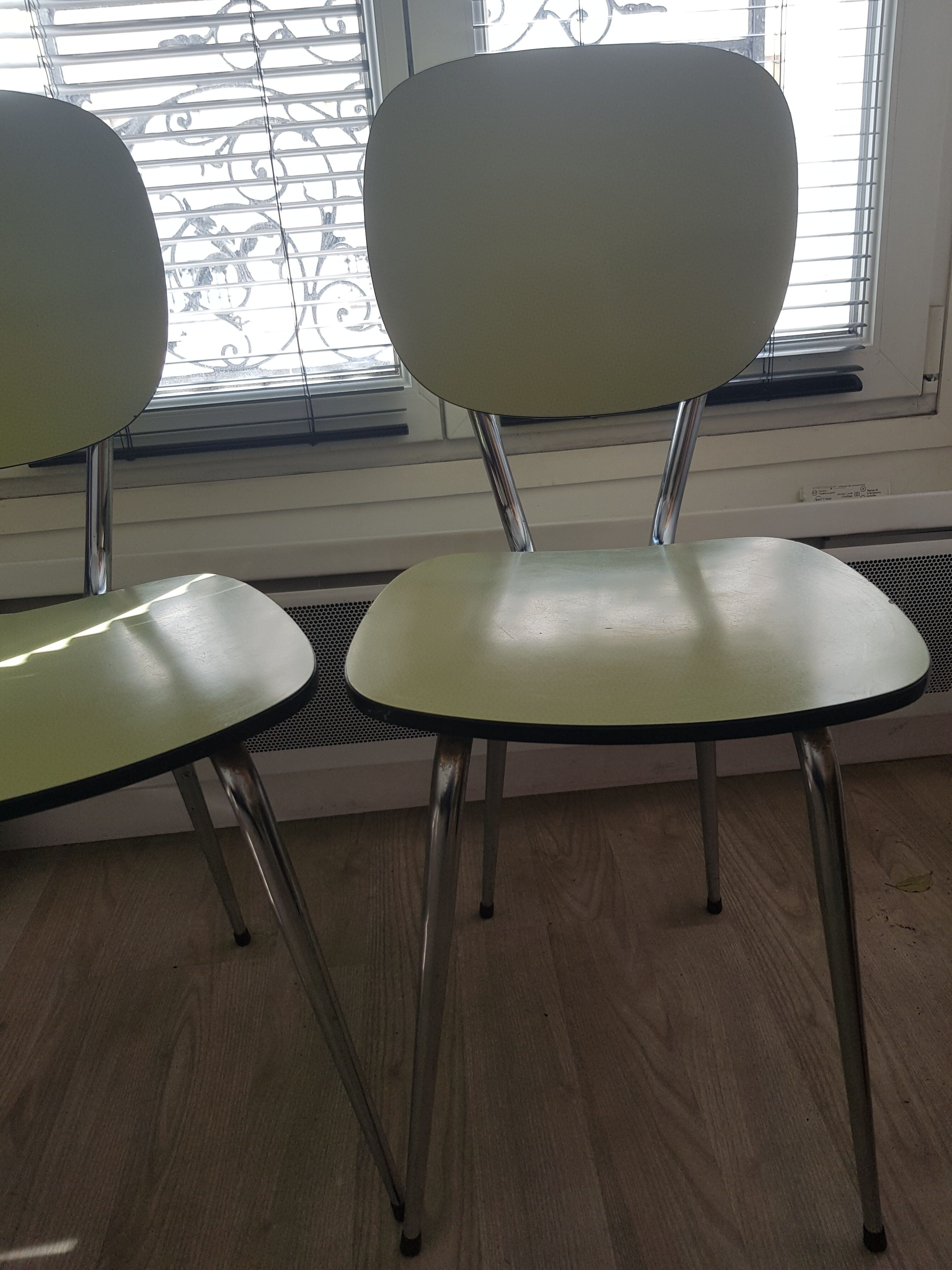 Lot de 2 chaises en formica