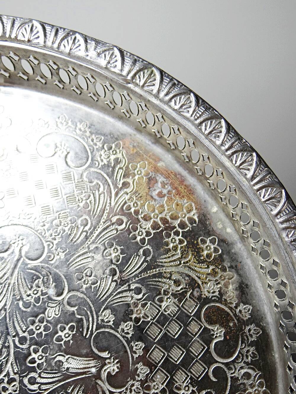 Small Moroccan tripod tea tray in silver-plated metal, vintage chiseled decoration.