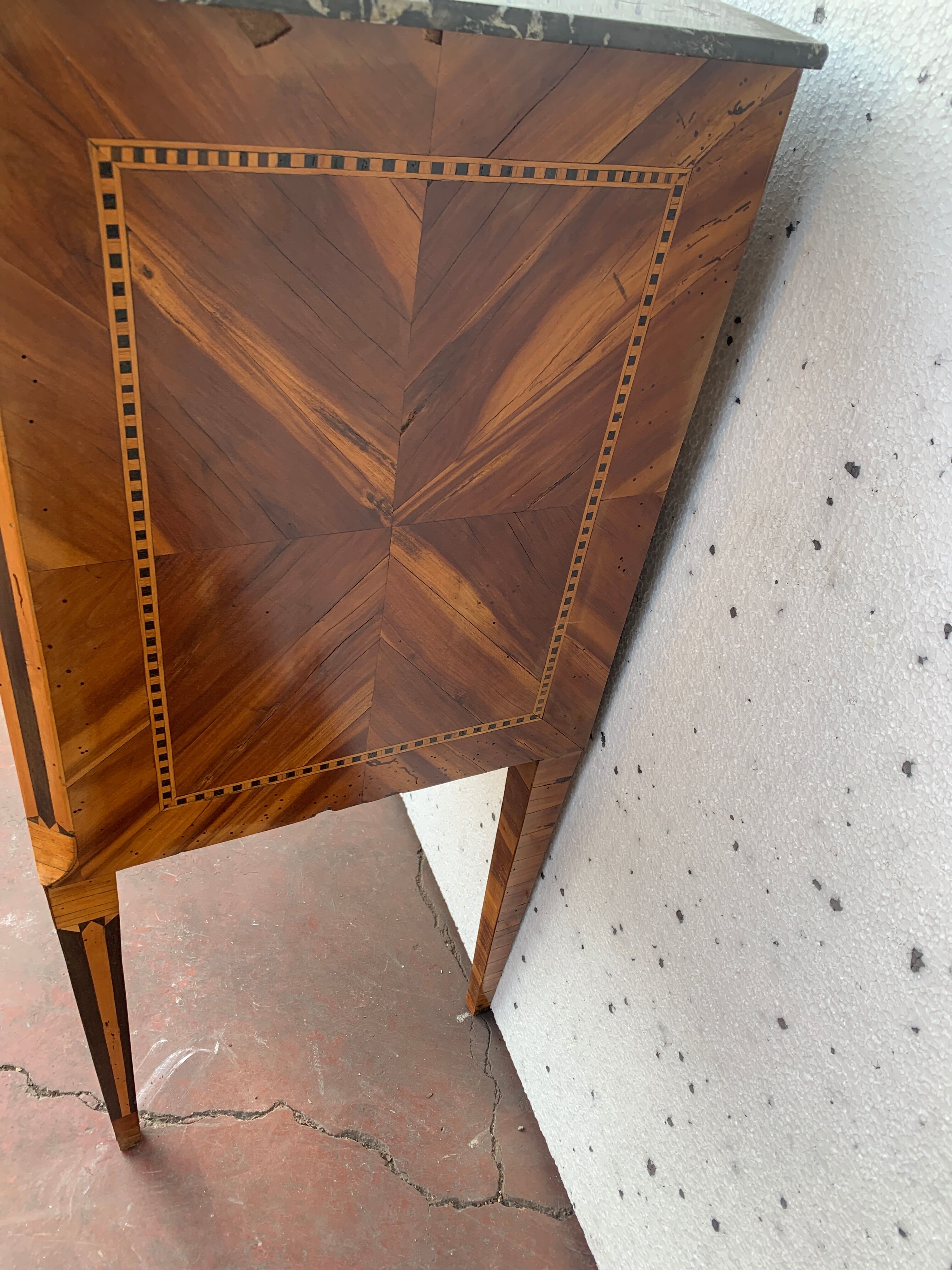 Small chest of drawers of Louis XVI style in veneer wood