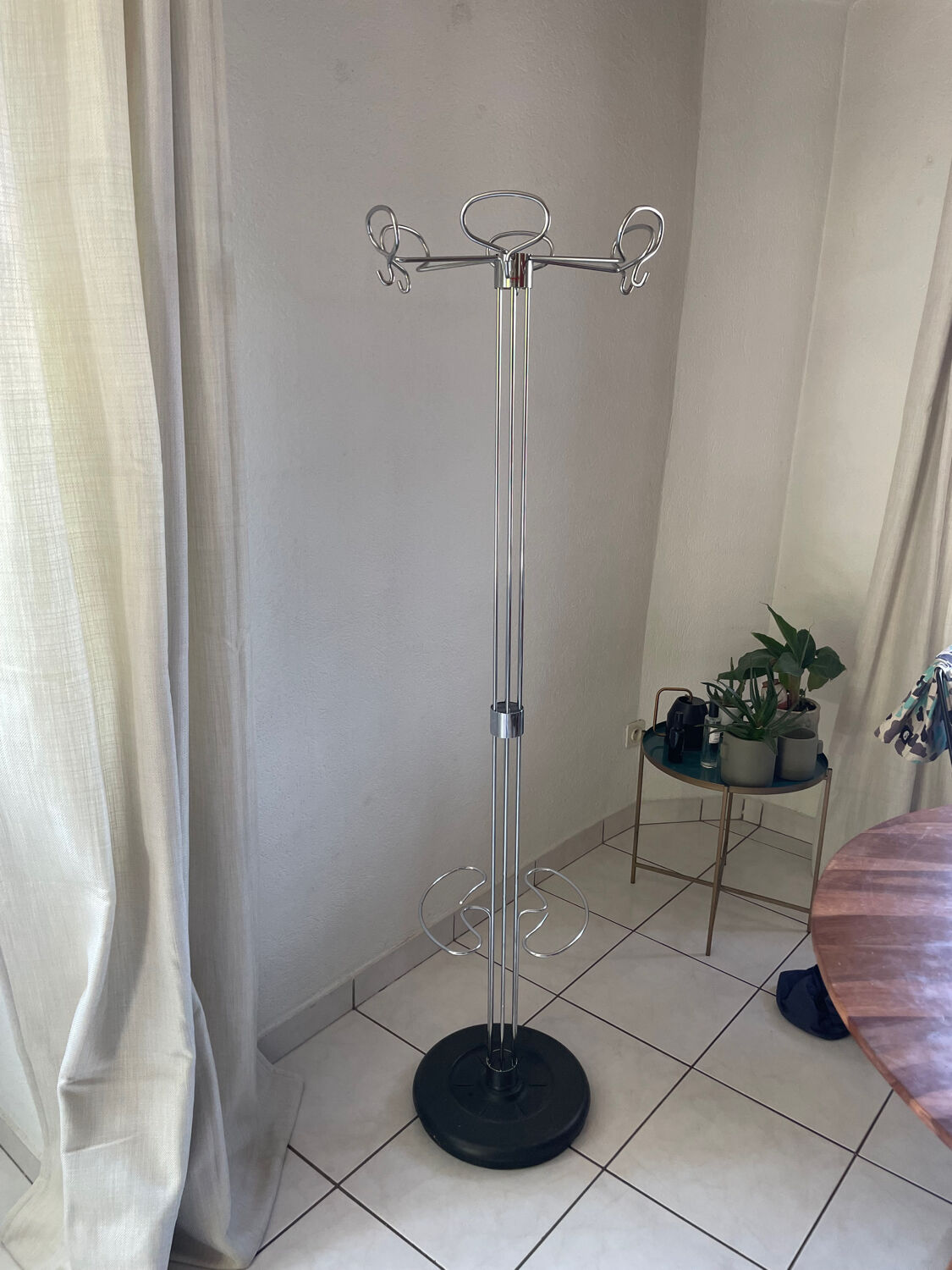 Vintage chrome coat rack – Isao Hosoe