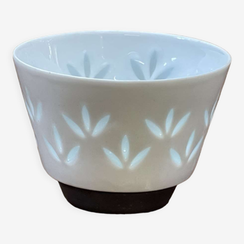 Friedl Holzer-Kjellberg's 1950s porcelain rice bowl for Arabia