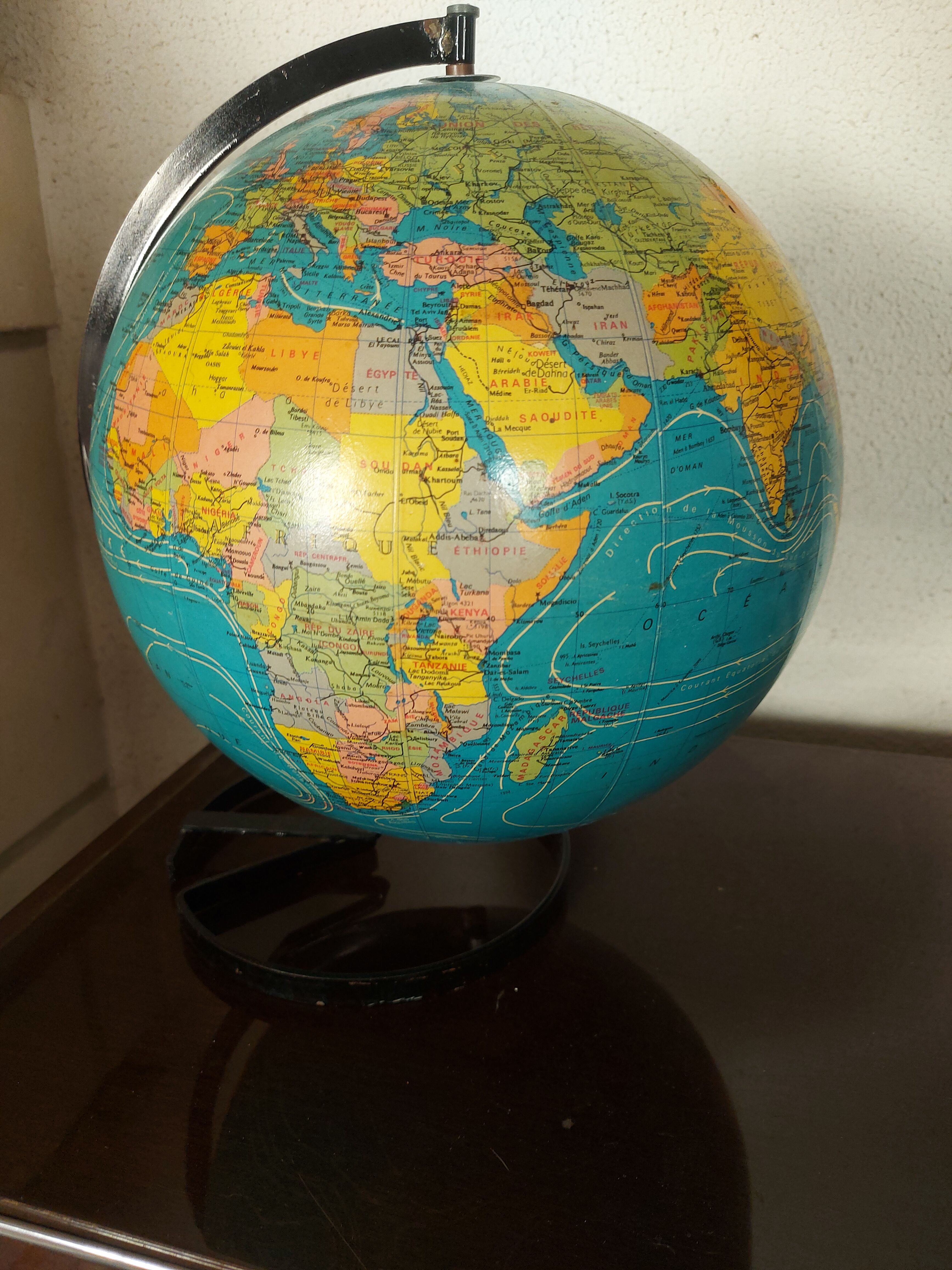 Globe terrestre , Mappemonde vintage tarides , 1977