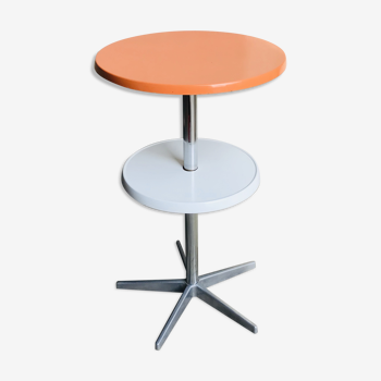 Table eats standing pop