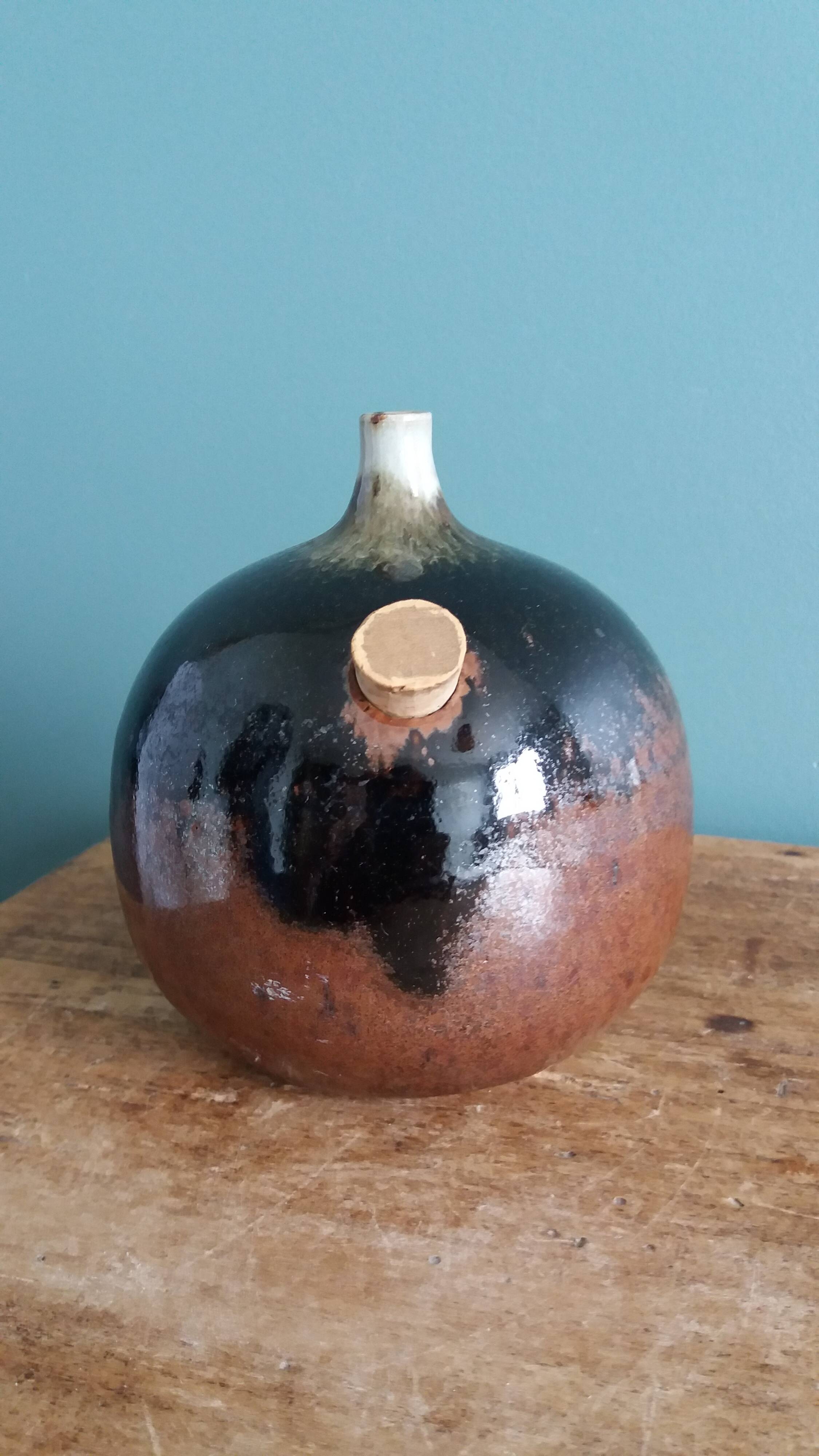 Fig-shaped oil lamp, stoneware soliflore, signed ceramic.
