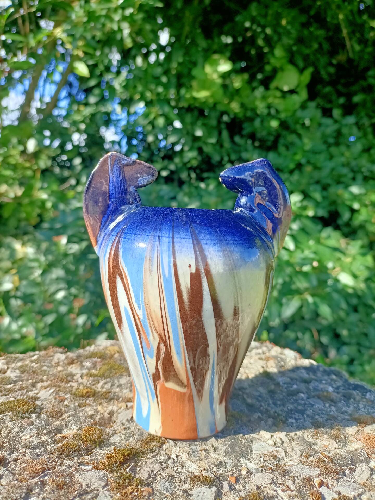 Ceramic vase with equestrian motif