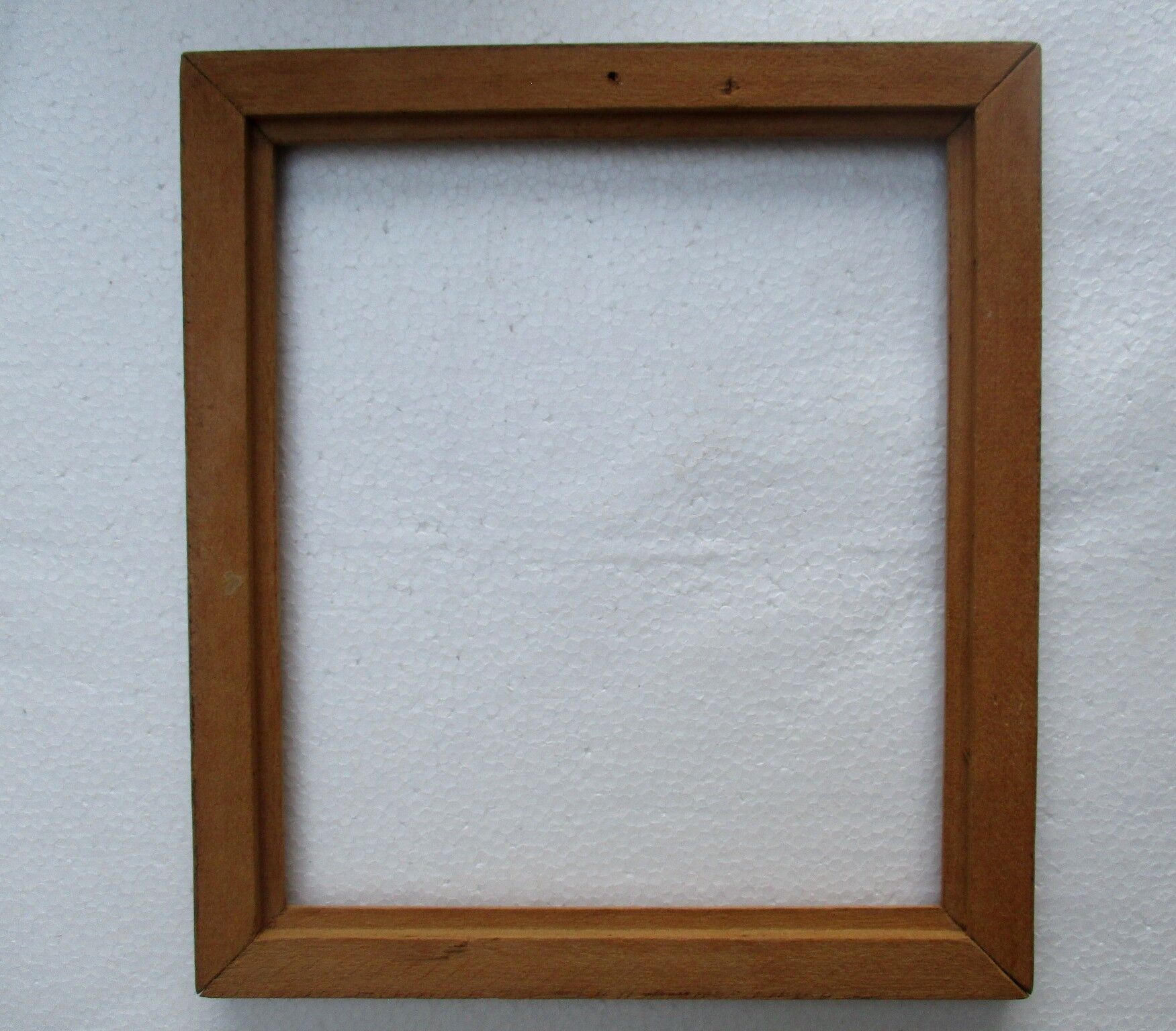 Cadre ancien bois clair, sculpté, vitré,pour sujet 204 x 234 mm