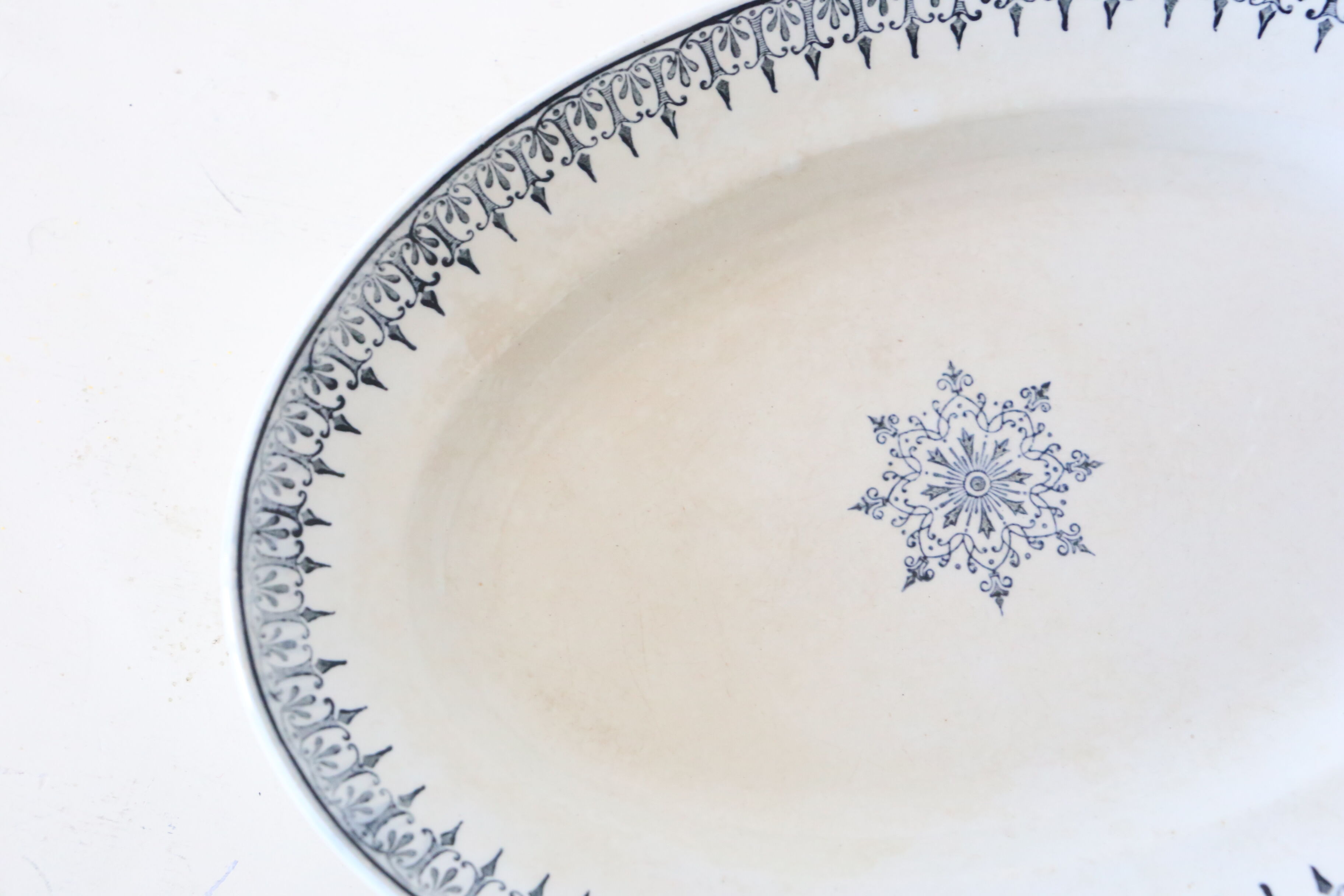 Oval dish, Saint Amand, iron earth