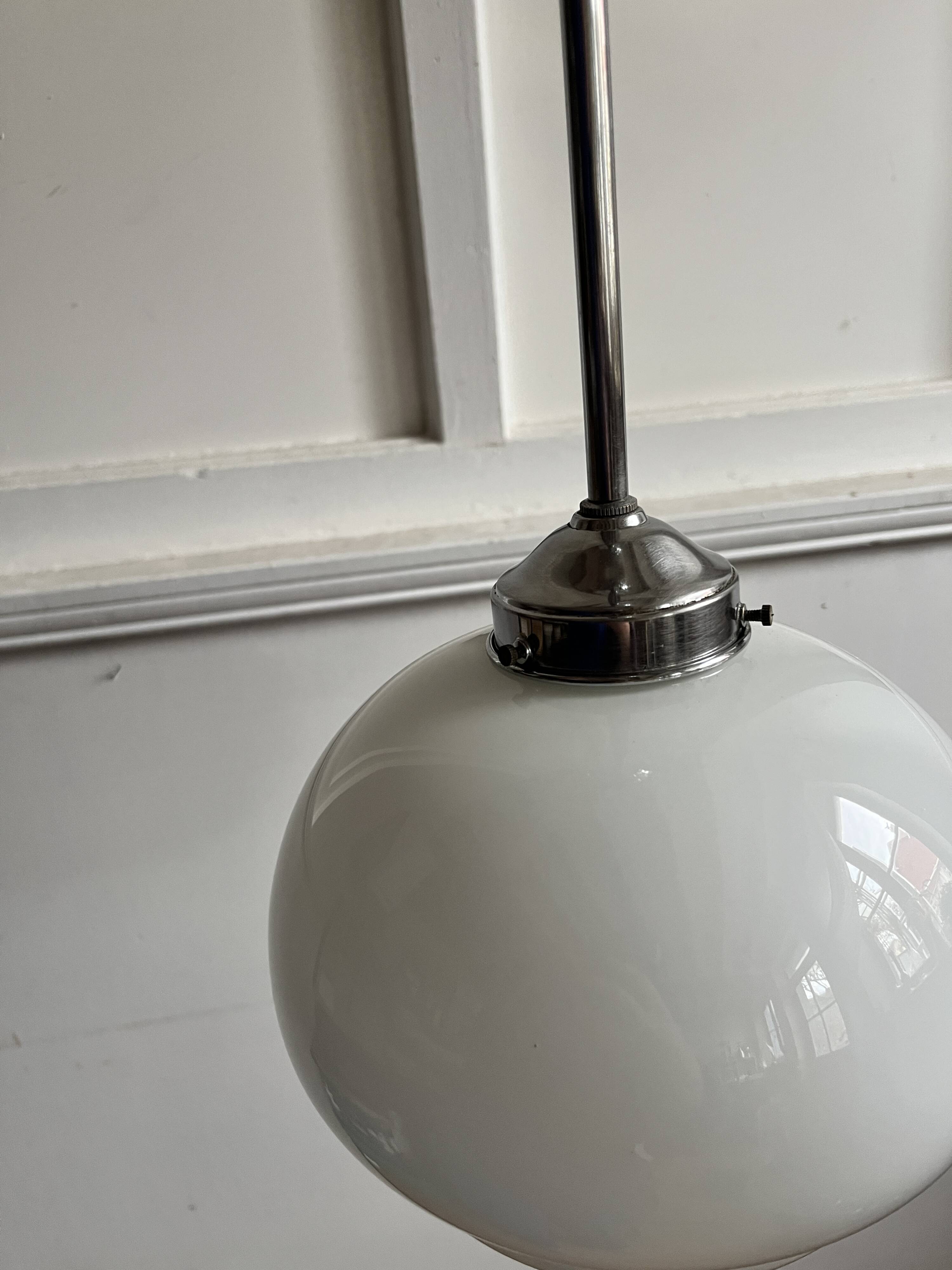 Opaline suspension