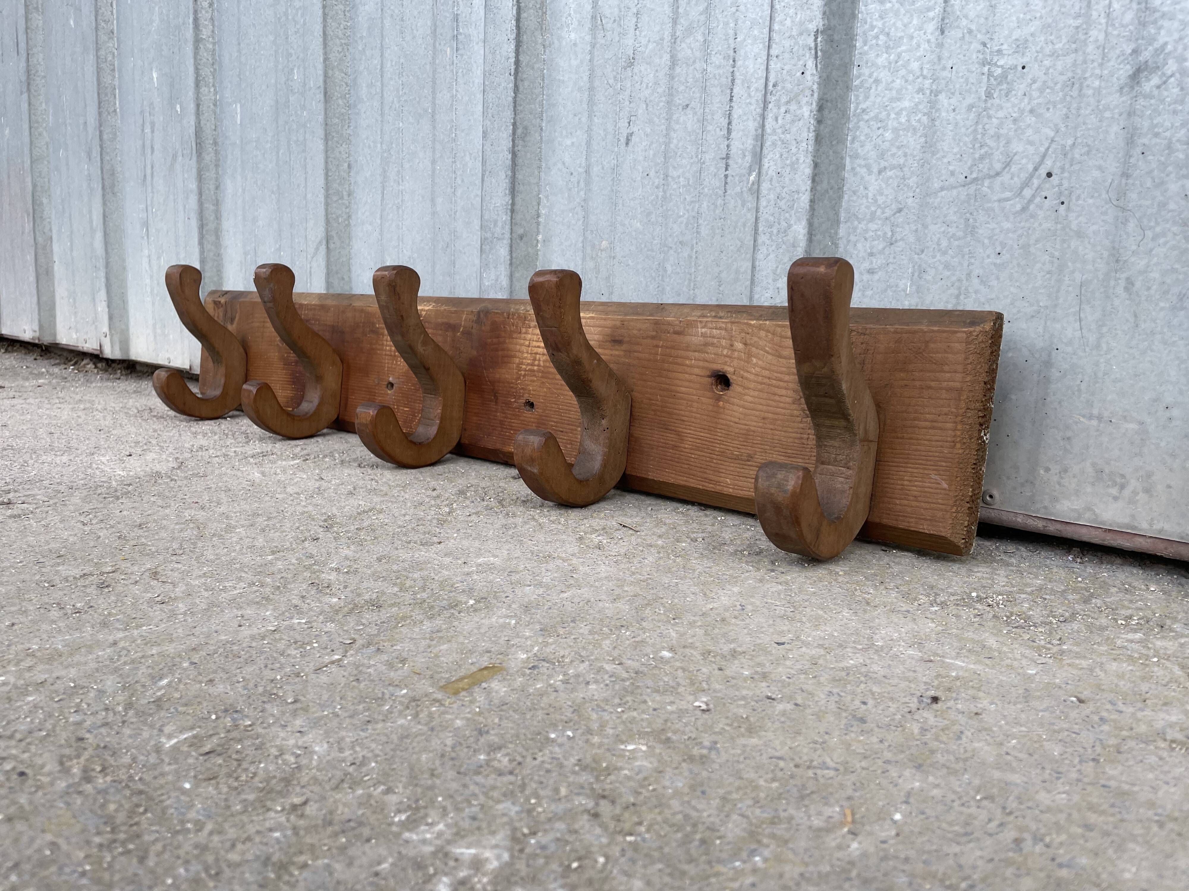 Wooden wall-mounted coat rack with 5 hooks
