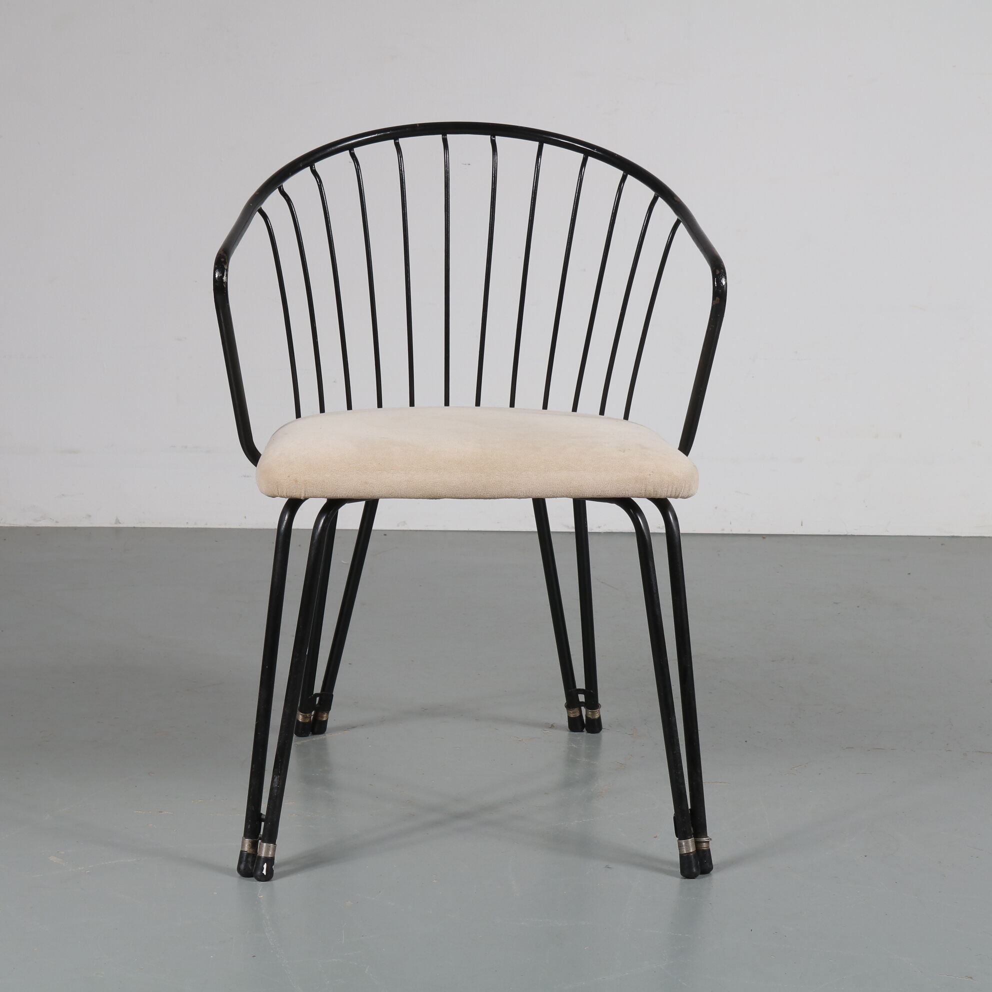 1950s Set of elegant dining chairs