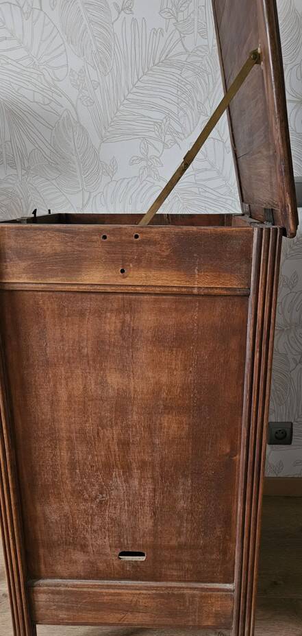 Meuble coulissant à phonographe