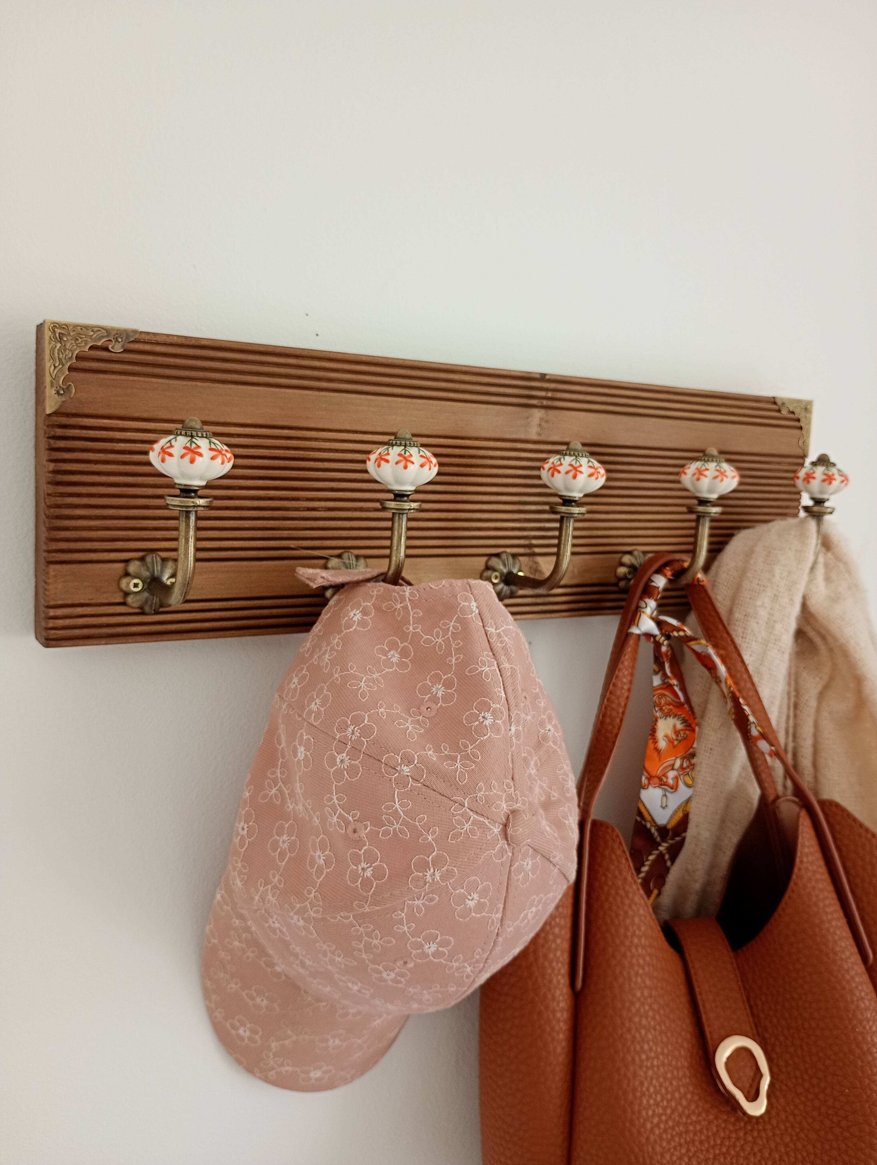 Porte manteau mural style vintage 5 patères céramique motifs floraux - bois