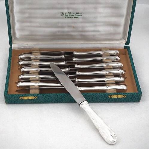 Boulenger Rambouillet 12 dessert, cheese, and fruit knives in silver-plated metal.