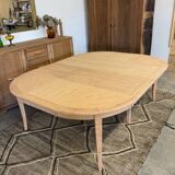 Extendable table with several options.