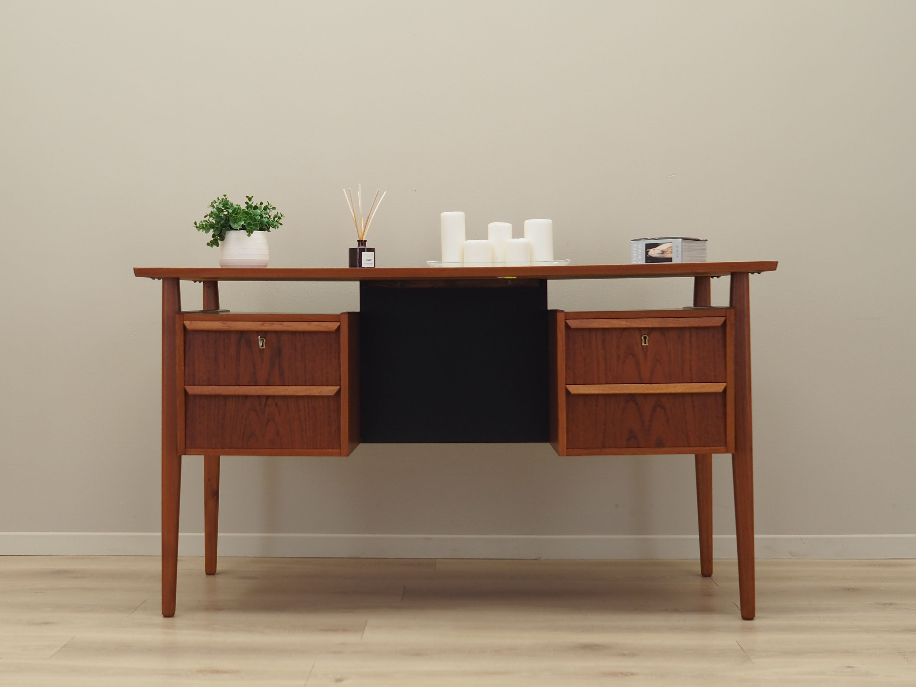 Teak desk, Danish design, 1970s, production: Denmark