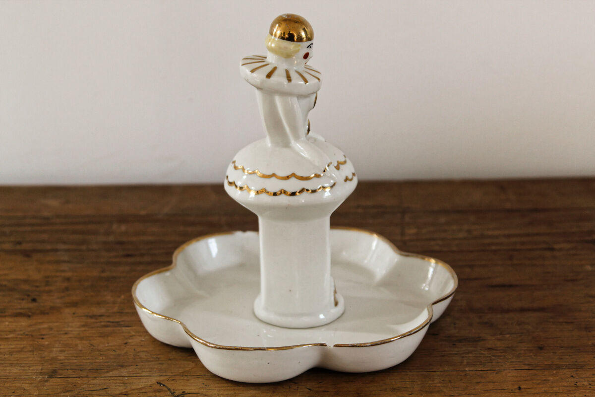 Empty pocket Pierrot art deco