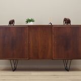 Buffet haut en noyer, design danois, années 1960, production : Danemark