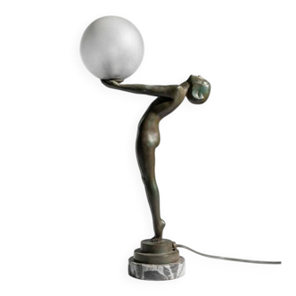 Lampe sculpture &quot;Lueur Lumineuse&quot; de Max Le Verrier – boule opaline – Art Déco 1930