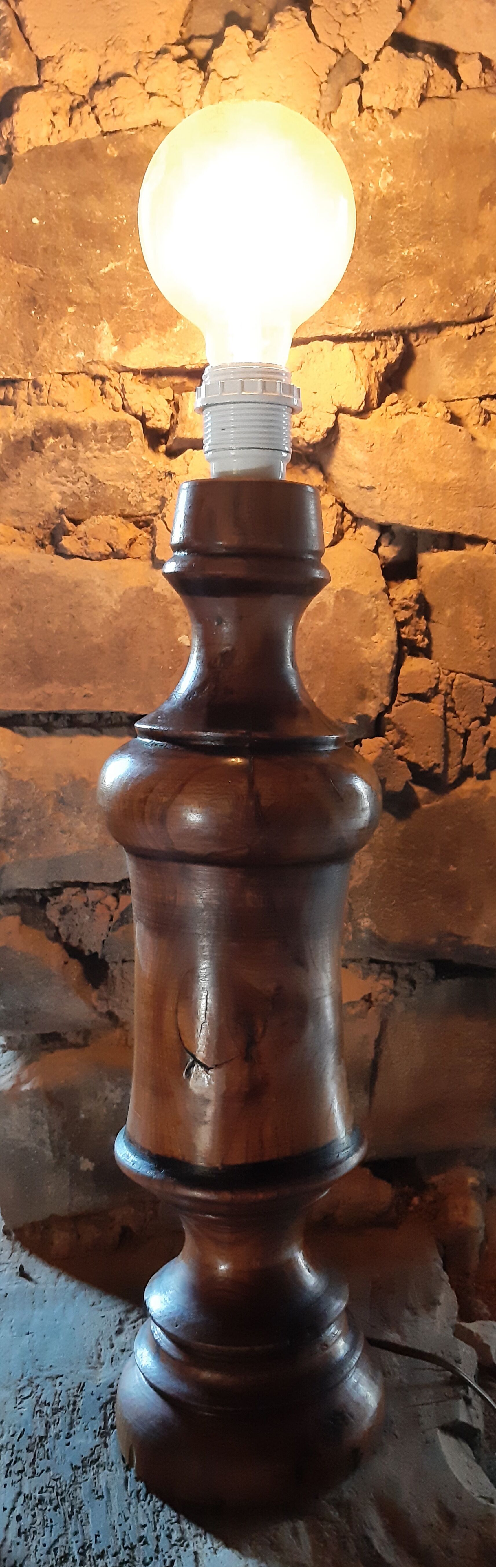 Pied de lampe en bois