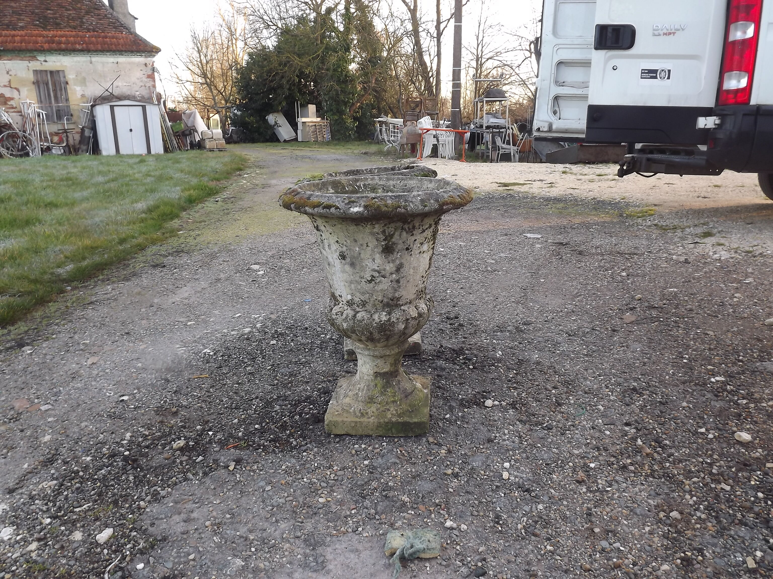 Pair of Vases Medici reconstituted stone