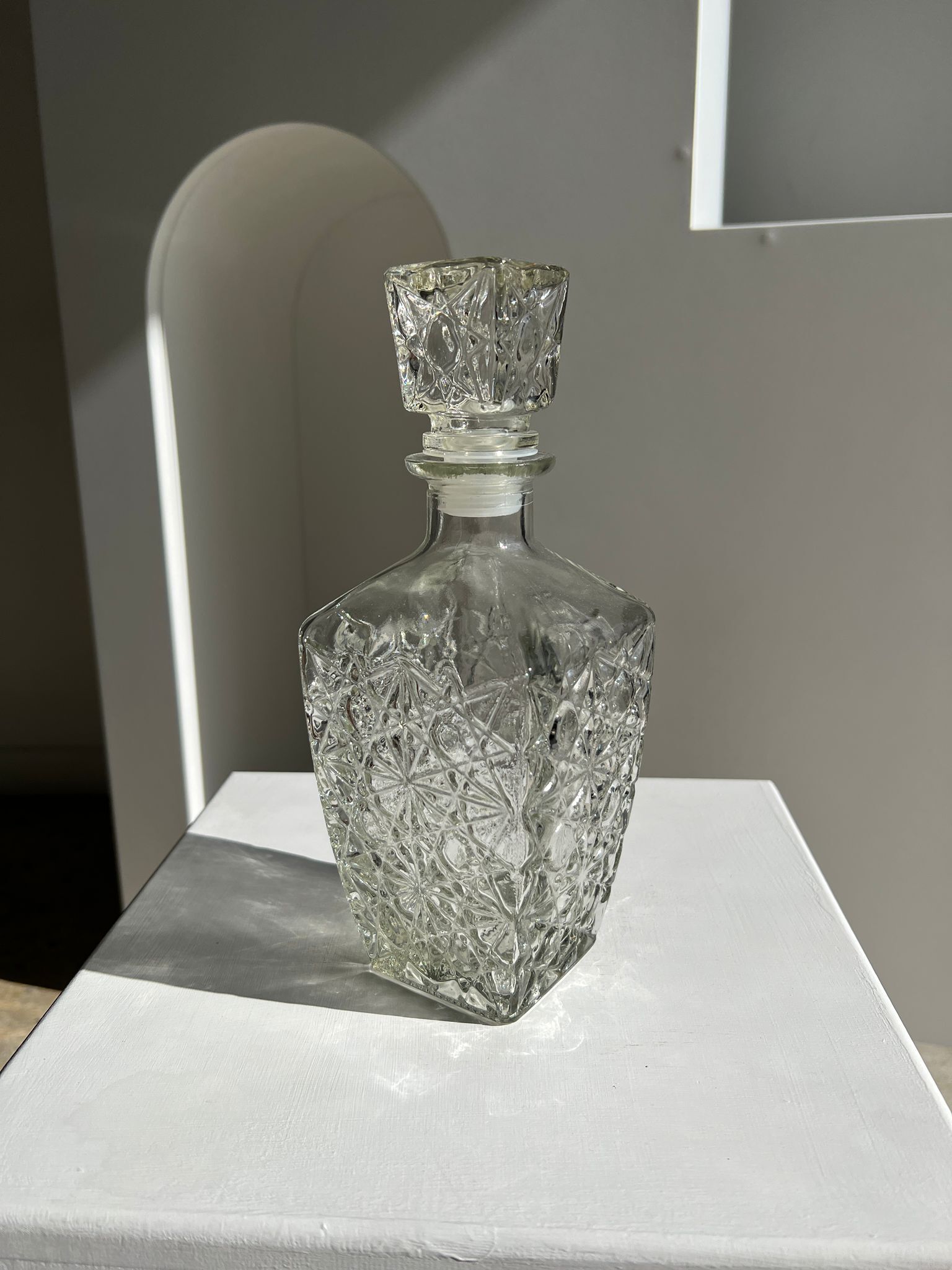 Vintage whisky decanter geometric star patterns H:25cm