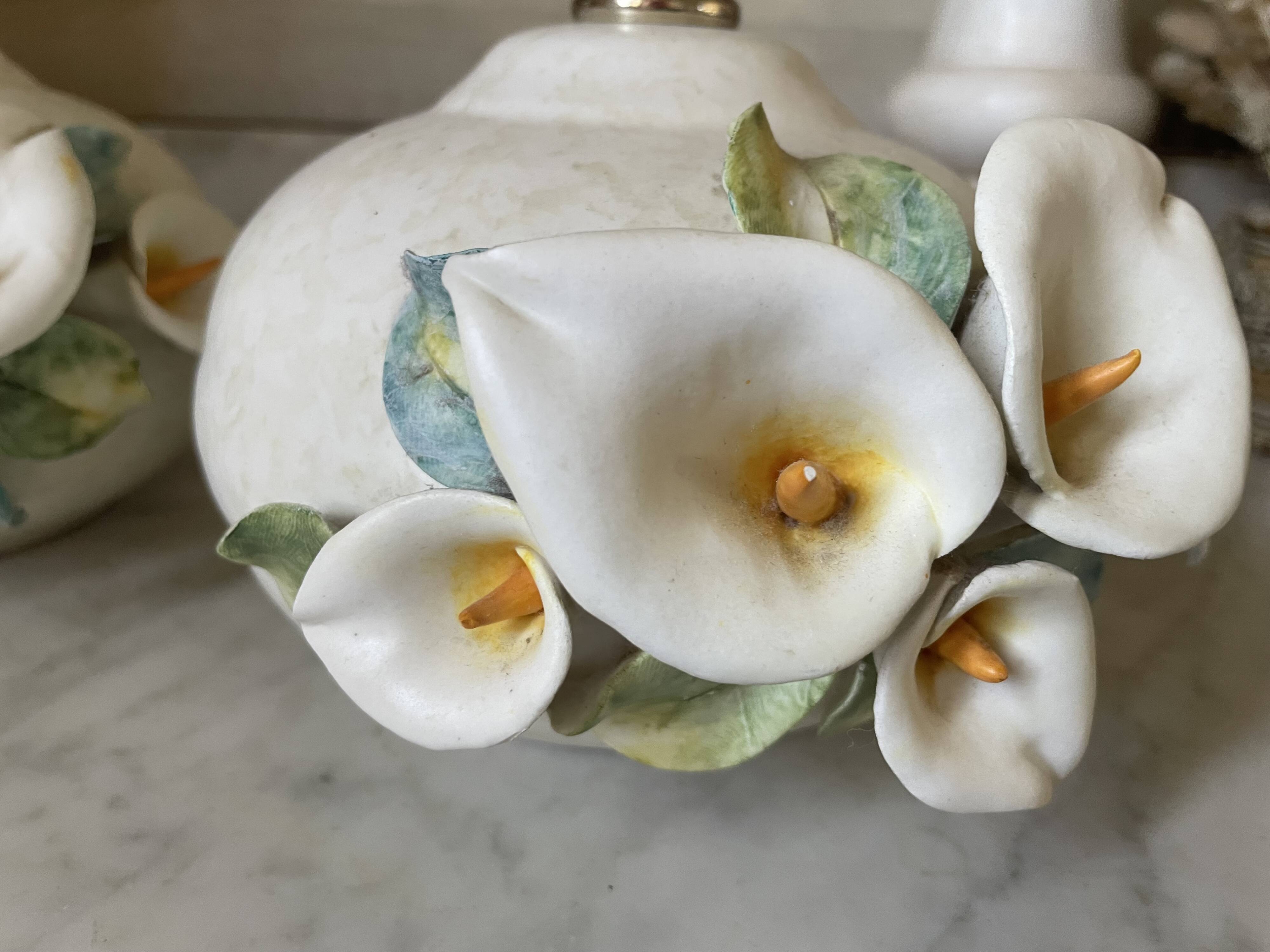Pair of bedside lamps, vintage floral ceramic by Nazareno Picciotti, Deruta Italie