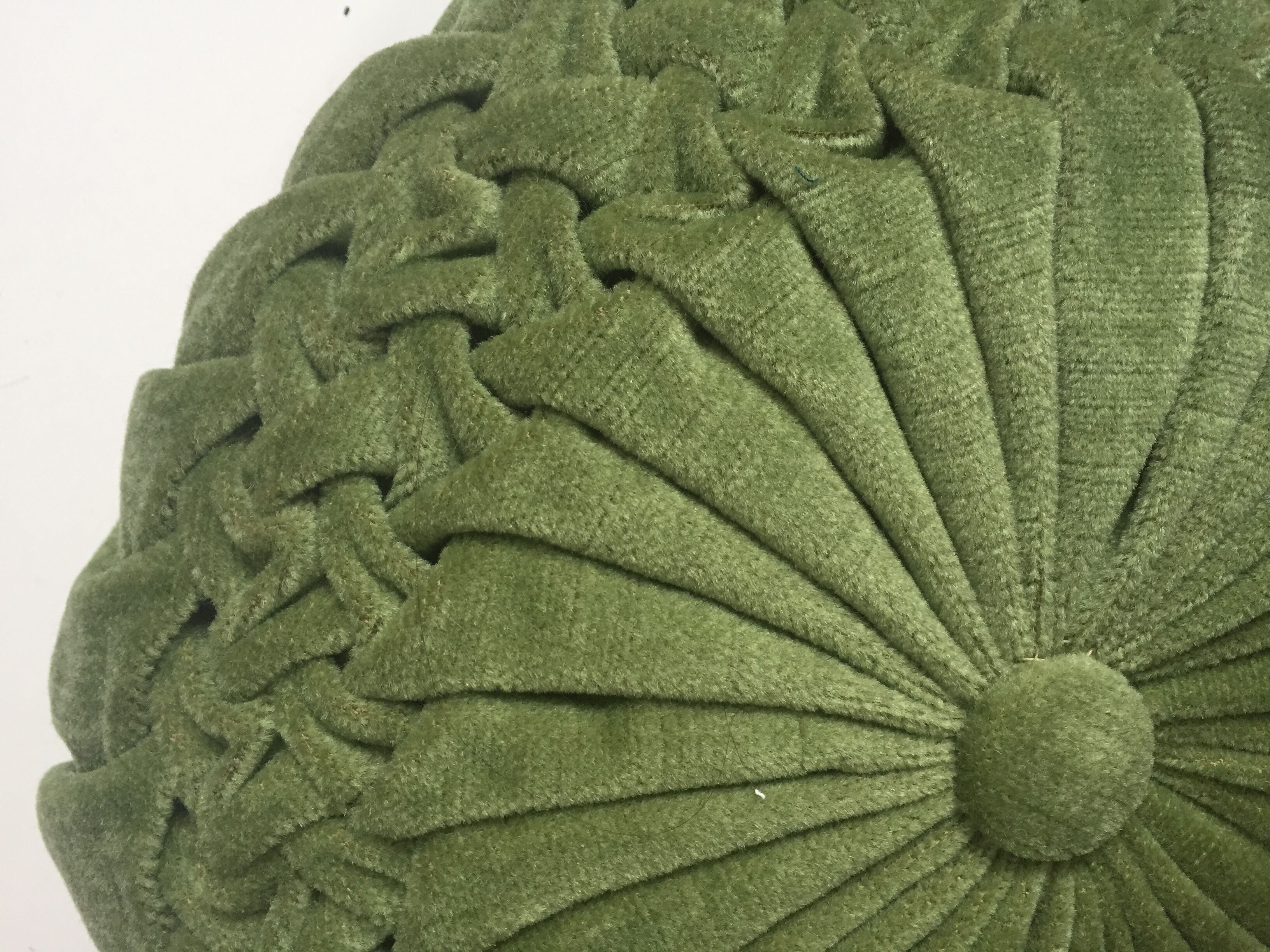 Lot of two pleated velvet cushions