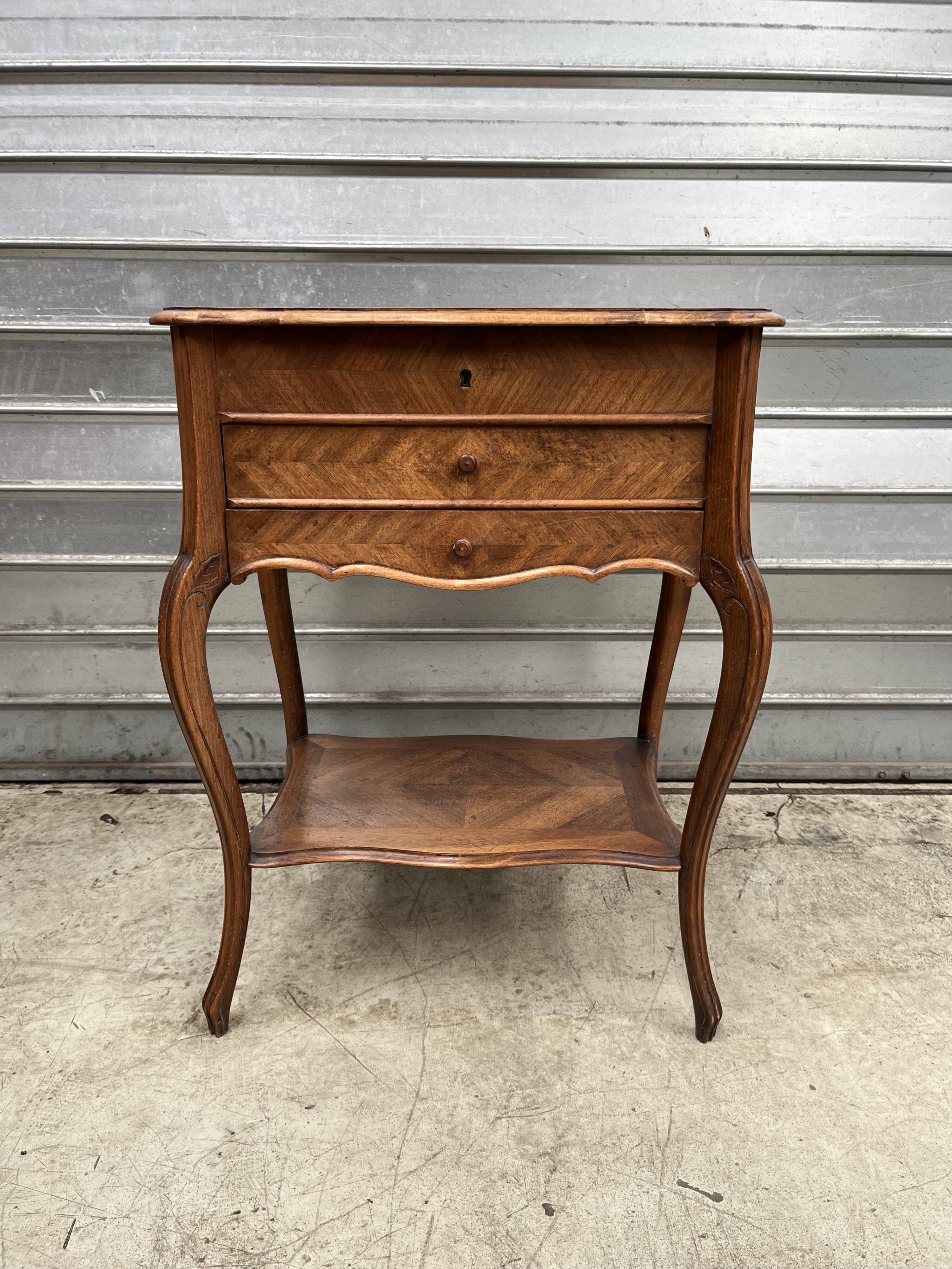 Coiffeuse en acajou de style Louis XV