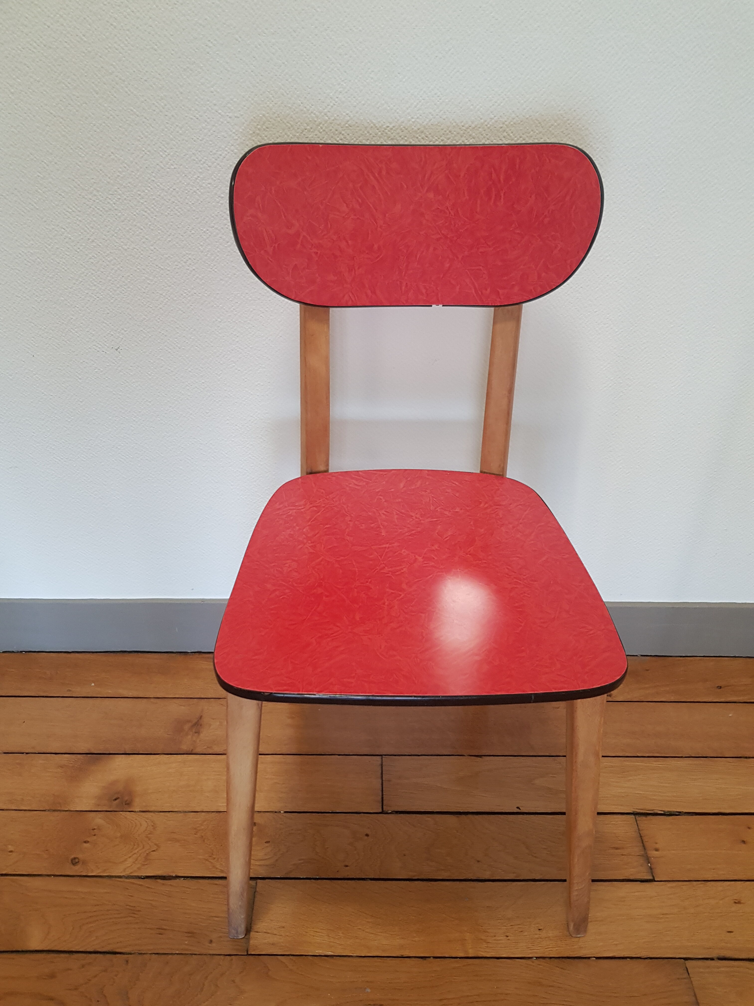 Chaise bois et formica