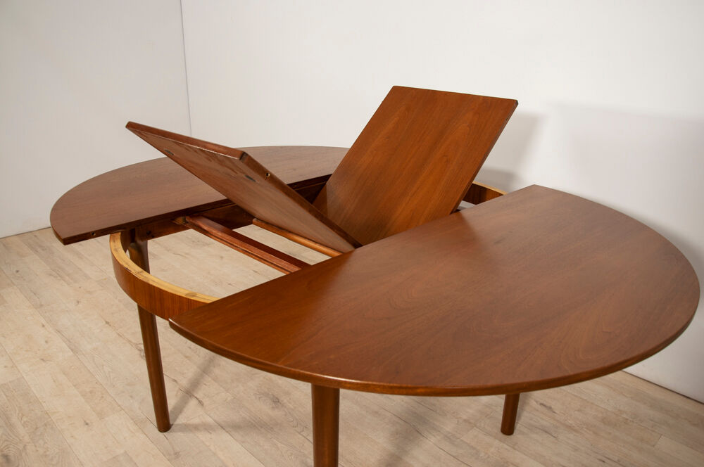 Round vintage extendable dining table from Mcintosh