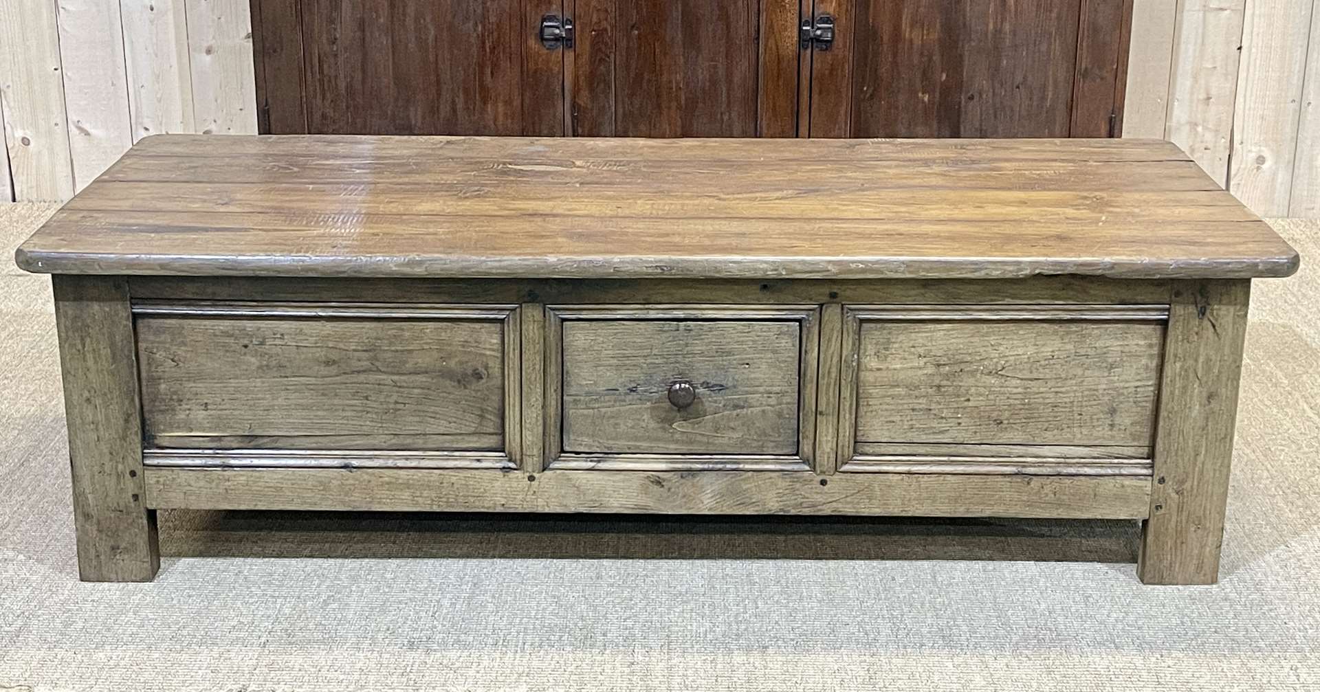 Table basse en châtaignier du XIXème à 3 tiroirs