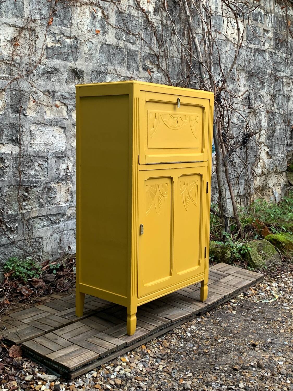 Parisian art deco buffet in yellow ochre