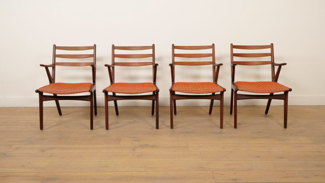 Set of 4 Danish teak dining chairs | 1960s