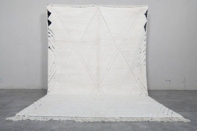 Handmade Moroccan Beni Ourain rug in cream white, 150/250cm