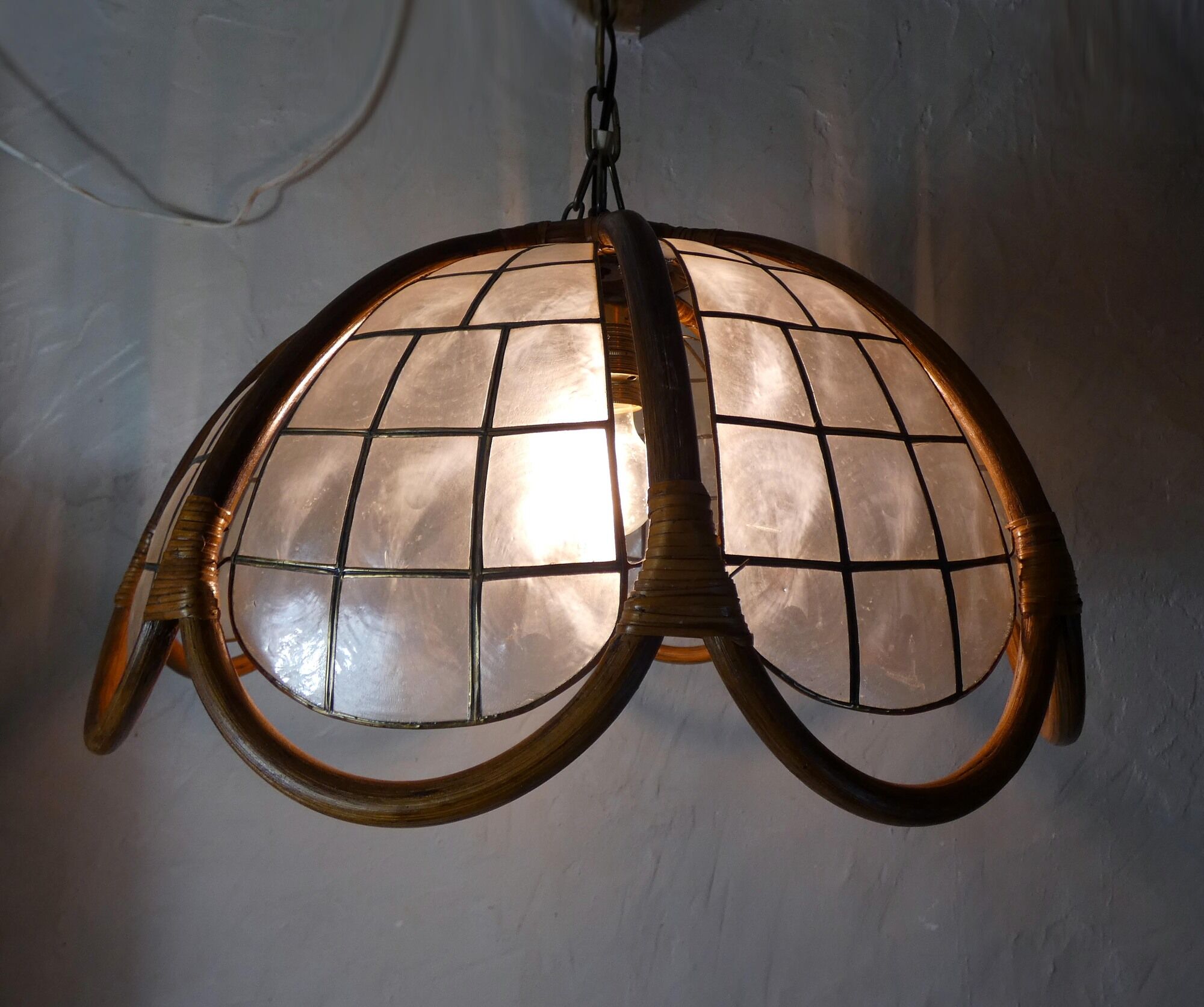 Lamp in mother-of-pearl brass and rattan