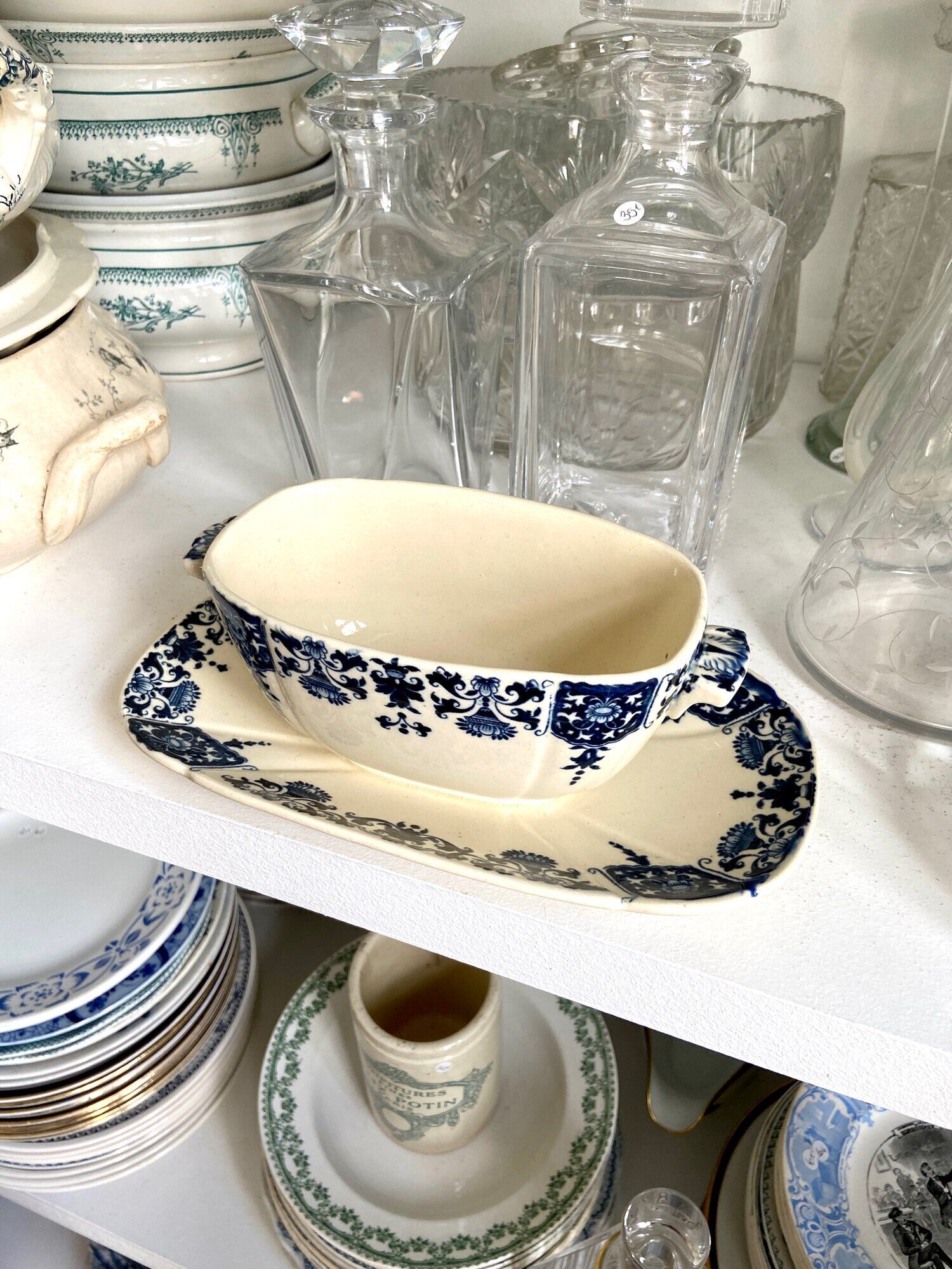 Saucière Gien en terre de fer, service "Blue Ibis" late nineteenth century