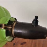 Lampe de table articulée moderniste en verre et laiton à boîtier vert